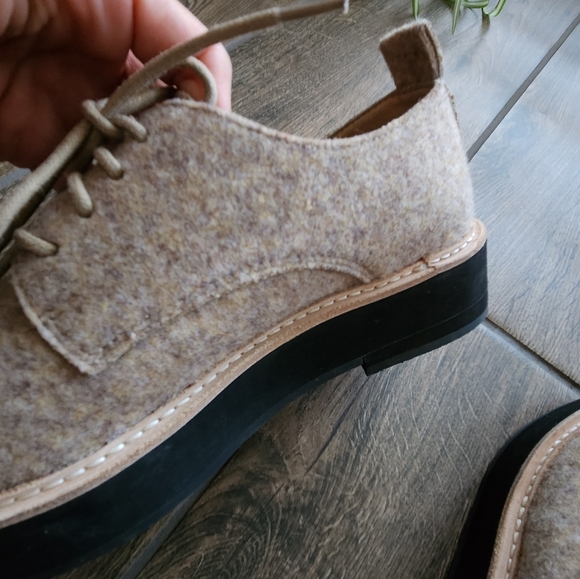 Eileen Fisher Nims Lace-up Oxford loafers in color Barley - Picture 11 of 12